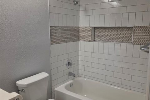 Снять в аренду квартиру в Таварес, Флорида 2 спальни, 92.9м2, № 2108939 - фото 8