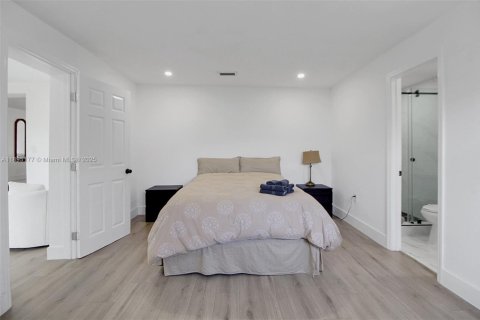 Casa en alquiler en North Miami Beach, Florida, 5 dormitorios, 194.54 m2 № 1949589 - foto 24