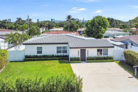 Casa en alquiler en North Miami Beach, Florida, 5 dormitorios, 194.54 m2 № 1949589 - foto 5