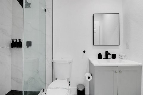 Casa en alquiler en North Miami Beach, Florida, 5 dormitorios, 194.54 m2 № 1949589 - foto 20