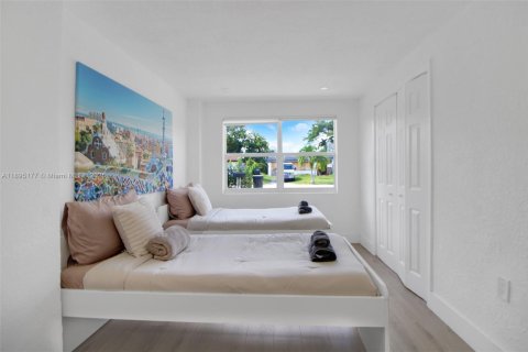 Casa en alquiler en North Miami Beach, Florida, 5 dormitorios, 194.54 m2 № 1949589 - foto 16