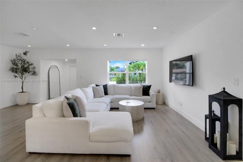 Casa en alquiler en North Miami Beach, Florida, 5 dormitorios, 194.54 m2 № 1949589 - foto 11