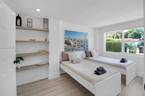 Casa en alquiler en North Miami Beach, Florida, 5 dormitorios, 194.54 m2 № 1949589 - foto 15