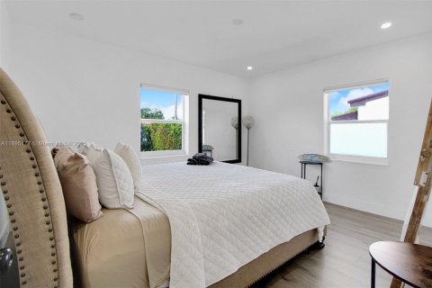 Casa en alquiler en North Miami Beach, Florida, 5 dormitorios, 194.54 m2 № 1949589 - foto 30
