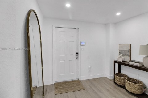 Casa en alquiler en North Miami Beach, Florida, 5 dormitorios, 194.54 m2 № 1949589 - foto 7