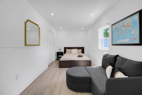 Casa en alquiler en North Miami Beach, Florida, 5 dormitorios, 194.54 m2 № 1949589 - foto 18