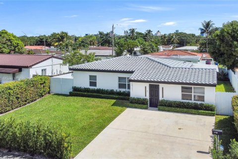 Casa en alquiler en North Miami Beach, Florida, 5 dormitorios, 194.54 m2 № 1949589 - foto 3