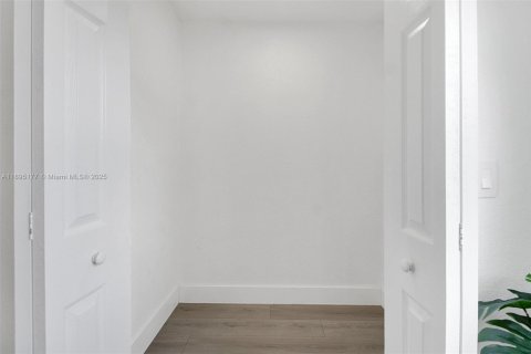 Casa en alquiler en North Miami Beach, Florida, 5 dormitorios, 194.54 m2 № 1949589 - foto 26