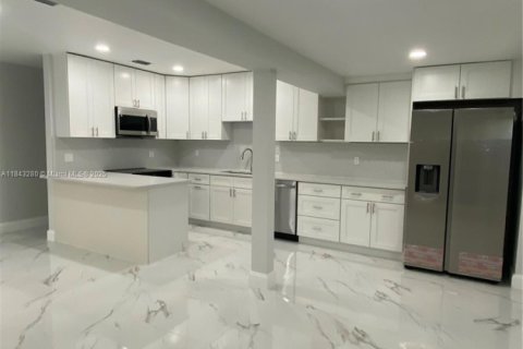 House in Fort Lauderdale, Florida 3 bedrooms, 122.26 sq.m. № 1846180 - photo 6