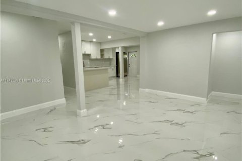 House in Fort Lauderdale, Florida 3 bedrooms, 122.26 sq.m. № 1846180 - photo 3