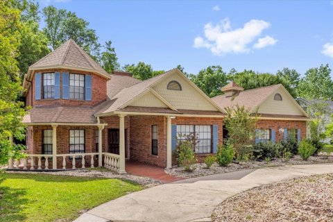 House in Winter Springs, Florida 4 bedrooms, 402.73 sq.m. № 1657530 - photo 1