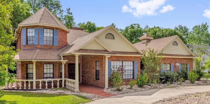 House in Winter Springs, Florida 4 bedrooms, 402.73 sq.m. № 1657530