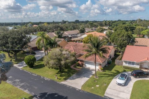 House in Davie, Florida 4 bedrooms, 205.31 sq.m. № 2018357 - photo 3