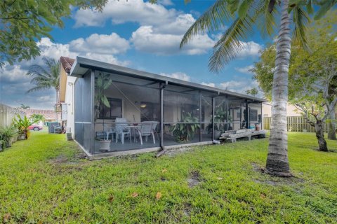 House in Davie, Florida 4 bedrooms, 205.31 sq.m. № 2018357 - photo 24