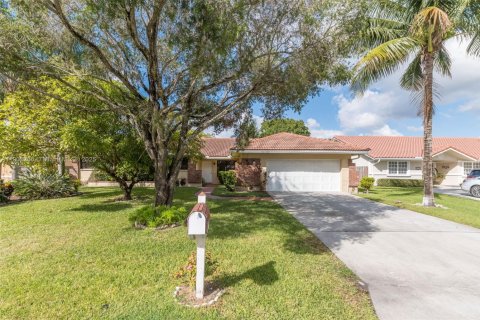 House in Davie, Florida 4 bedrooms, 205.31 sq.m. № 2018357 - photo 2