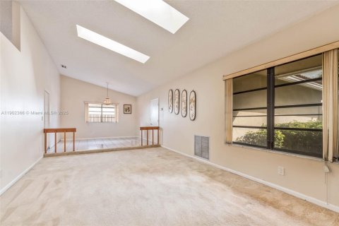 House in Davie, Florida 4 bedrooms, 205.31 sq.m. № 2018357 - photo 7