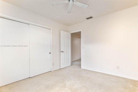 House in Davie, Florida 4 bedrooms, 205.31 sq.m. № 2018357 - photo 18