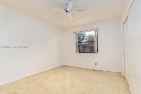 House in Davie, Florida 4 bedrooms, 205.31 sq.m. № 2018357 - photo 19