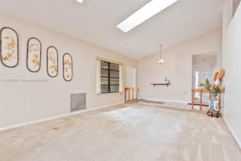 House in Davie, Florida 4 bedrooms, 205.31 sq.m. № 2018357 - photo 8