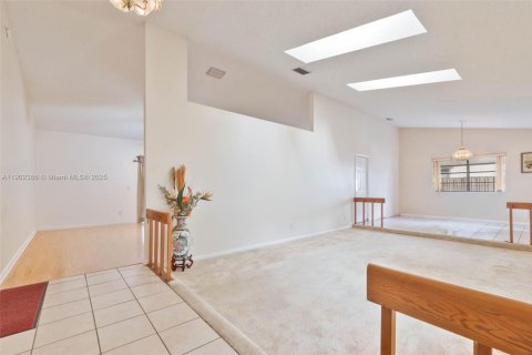 House in Davie, Florida 4 bedrooms, 205.31 sq.m. № 2018357 - photo 6