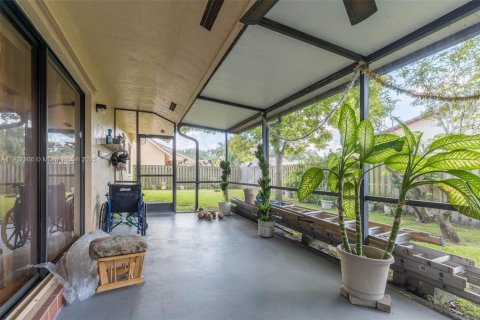 House in Davie, Florida 4 bedrooms, 205.31 sq.m. № 2018357 - photo 22