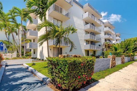 Copropriété à vendre à North Bay Village, Floride: 3 chambres, 115.2 m2 № 2024391 - photo 2