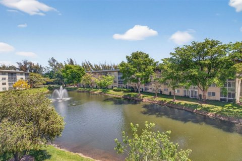 Copropriété à vendre à Coconut Creek, Floride: 2 chambres, 113.81 m2 № 2185848 - photo 30