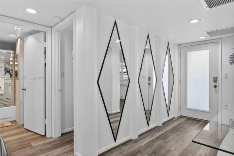 Copropriété à vendre à Coconut Creek, Floride: 2 chambres, 113.81 m2 № 2185848 - photo 2