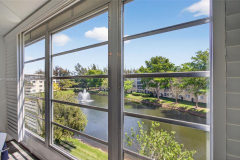 Copropriété à vendre à Coconut Creek, Floride: 2 chambres, 113.81 m2 № 2185848 - photo 29