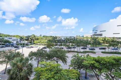 Condominio en venta en Miami, Florida, 1 dormitorio, 113.34 m2 № 1985485 - foto 18