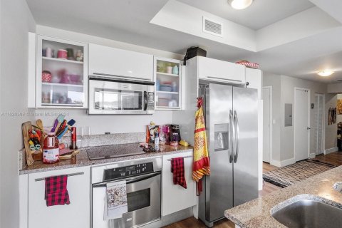 Condominio en venta en Miami, Florida, 1 dormitorio, 113.34 m2 № 1985485 - foto 9