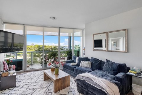 Condominio en venta en Miami, Florida, 1 dormitorio, 113.34 m2 № 1985485 - foto 3