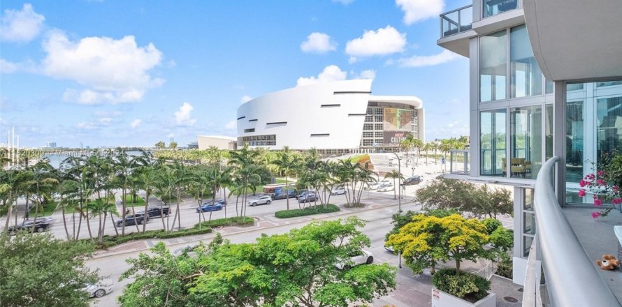 Condominio en Miami, Florida, 1 dormitorio № 1985485