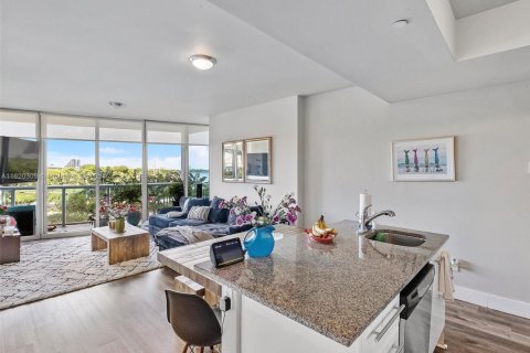 Condominio en venta en Miami, Florida, 1 dormitorio, 113.34 m2 № 1985485 - foto 2