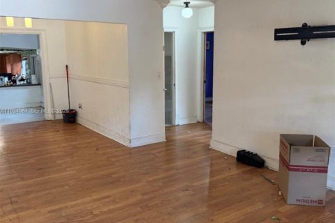 Casa en venta en Miami, Florida, 3 dormitorios, 145.02 m2 № 1993212 - foto 1