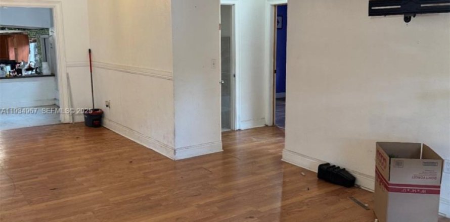 Casa en Miami, Florida 3 dormitorios, 145.02 m2 № 1993212