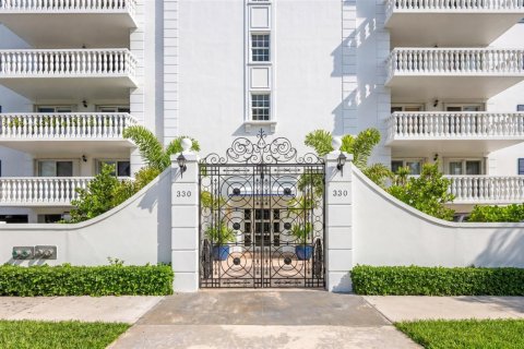 Condo in Palm Beach, Florida, 2 bedrooms  № 2158426 - photo 23
