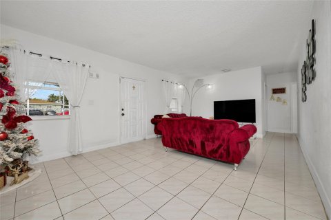 Купить виллу или дом в Майами, Флорида 4 спальни, 158.96м2, № 1984535 - фото 9