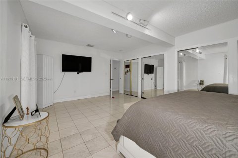 Купить виллу или дом в Майами, Флорида 4 спальни, 158.96м2, № 1984535 - фото 21