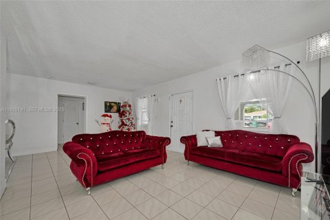 Купить виллу или дом в Майами, Флорида 4 спальни, 158.96м2, № 1984535 - фото 8