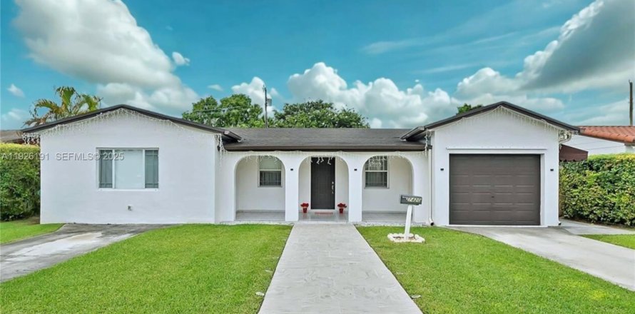 Дом в Майами, Флорида 4 спальни, 158.96м2 № 1984535