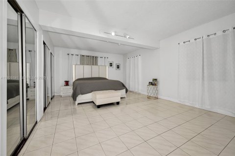 Купить виллу или дом в Майами, Флорида 4 спальни, 158.96м2, № 1984535 - фото 19