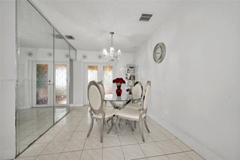 Купить виллу или дом в Майами, Флорида 4 спальни, 158.96м2, № 1984535 - фото 6