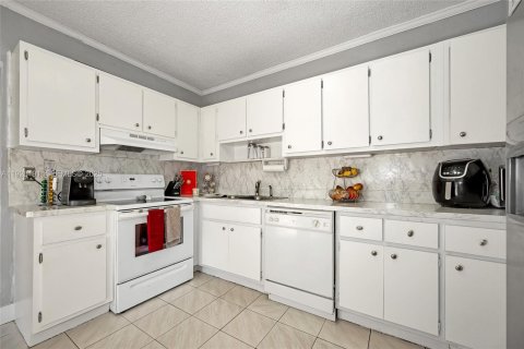 Купить виллу или дом в Майами, Флорида 4 спальни, 158.96м2, № 1984535 - фото 13