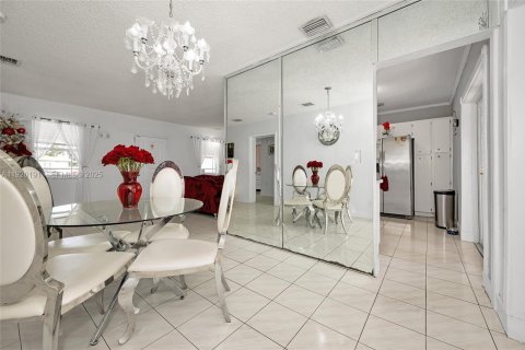 Купить виллу или дом в Майами, Флорида 4 спальни, 158.96м2, № 1984535 - фото 11