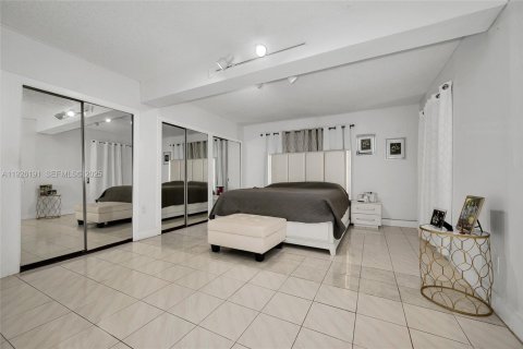 Купить виллу или дом в Майами, Флорида 4 спальни, 158.96м2, № 1984535 - фото 20