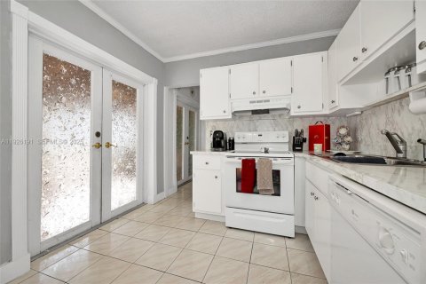 Купить виллу или дом в Майами, Флорида 4 спальни, 158.96м2, № 1984535 - фото 15