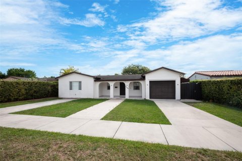 Купить виллу или дом в Майами, Флорида 4 спальни, 158.96м2, № 1984535 - фото 4