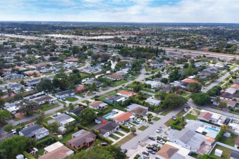 Купить виллу или дом в Майами, Флорида 4 спальни, 158.96м2, № 1984535 - фото 3