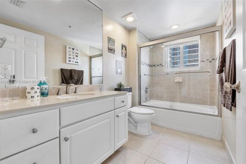 Купить кондоминиум в Майами, Флорида 2 спальни, 107.77м2, № 1988311 - фото 14